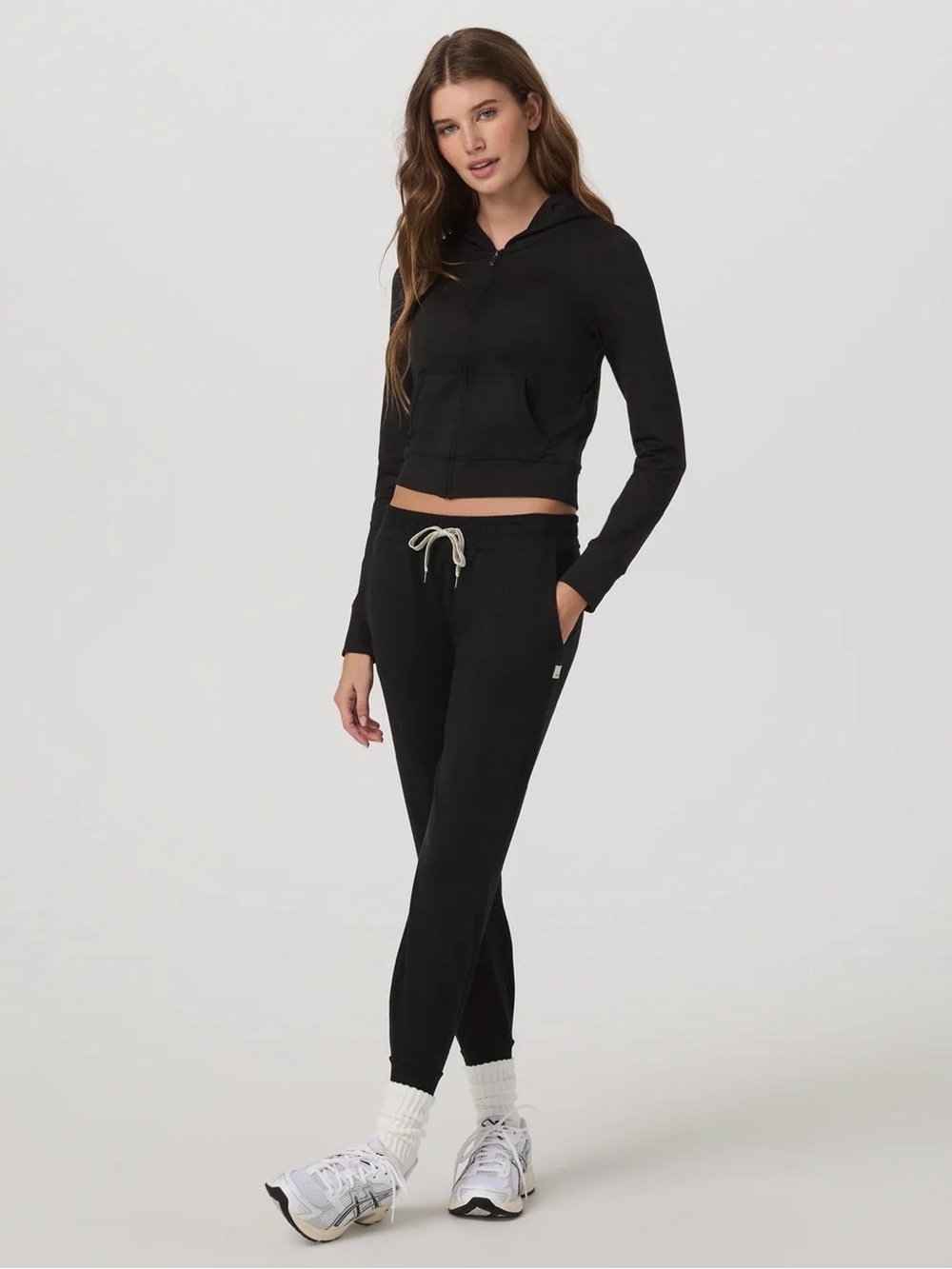 Vuori Performance Jogger Relaxed Fit DreamKnit Lounge Pants in Black Heather